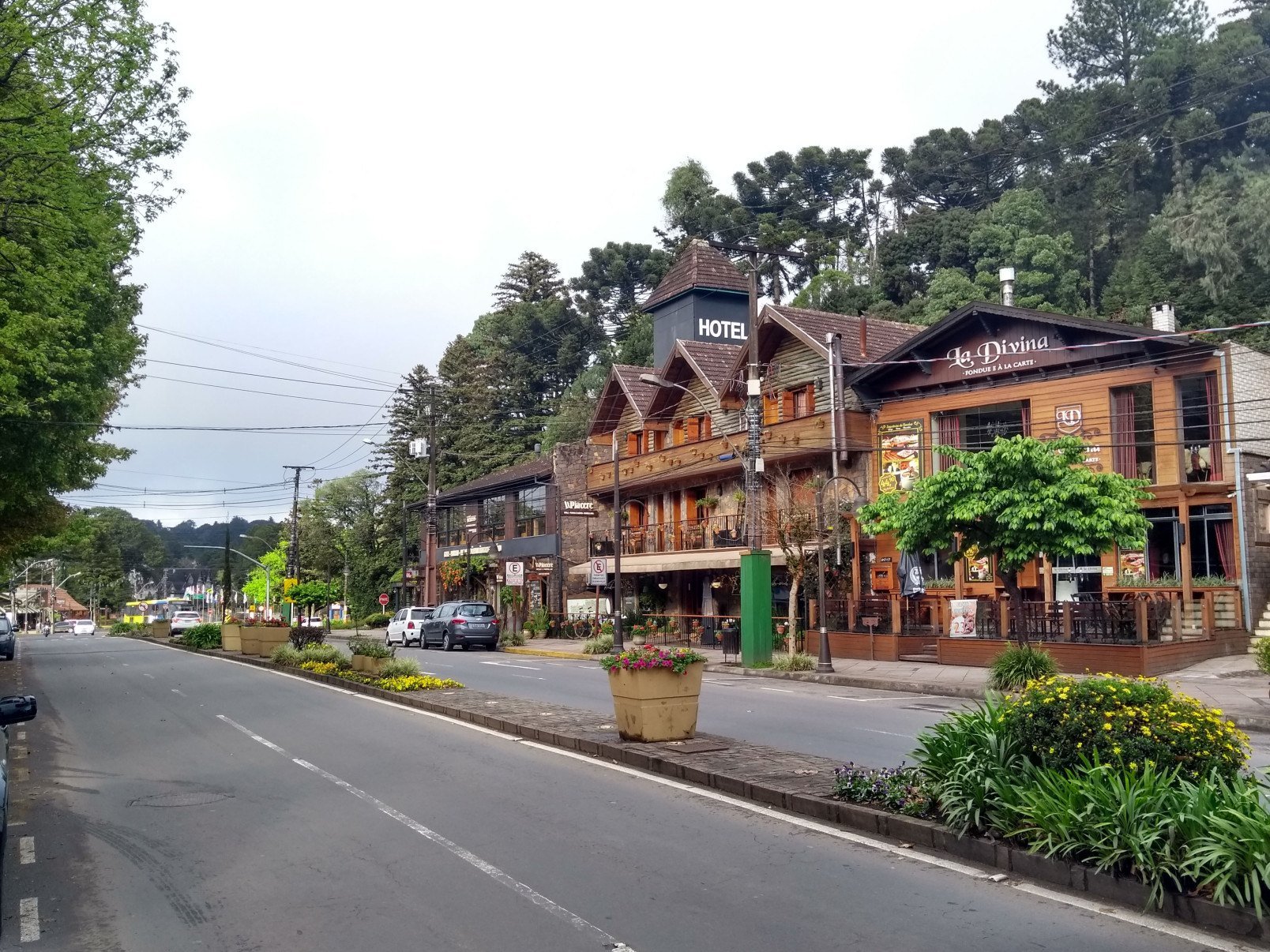 Gramado (RS)
- Juarez Rodrigues/EM/D.A Press. Brasil. Gramado - RS. Preview da 34 edicao do Natal Luz de Gramado e diversas novidades do turismo gramadense. Os jornalistas foram convidados pela Secretaria de Turismo e pelo Natal Luz de Gramado para participarem do evento.