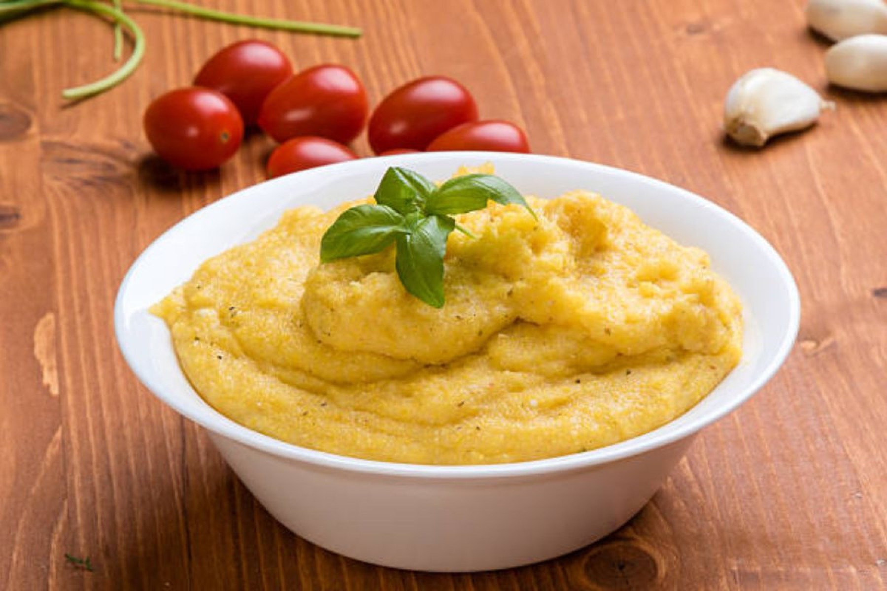 Polenta cremosa com ragu: a polenta quentinha ganha sofisticação com ragu de carne ou cogumelos.-iStock