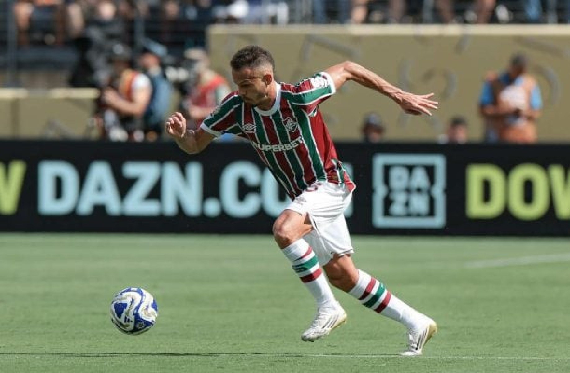 Renê fica na bronca por pênalti não marcado para o Fluminense: ‘Poderia fazer diferença’