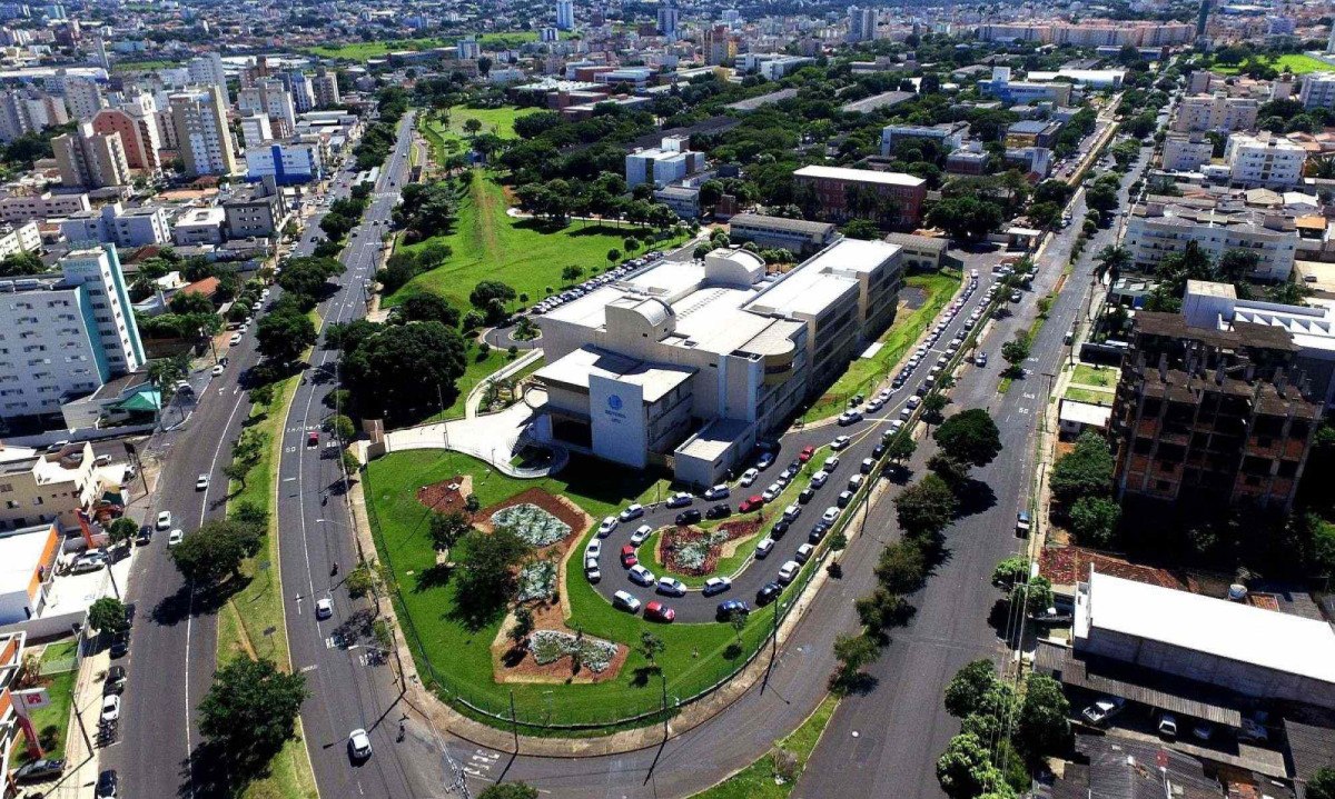 UFU abre concurso p&uacute;blico para professor com sal&aacute;rios de R$ 13,2 mil -  (crédito: Divulga&ccedil;&atilde;o/UFU)