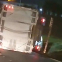 BH: tombamento de caminhão com gado deixa trânsito lento no Anel Rodoviário - Reprodução/Redes sociais