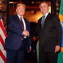 Bolsonaro ignora tarifas aos produtos brasileiros e repete que é perseguido