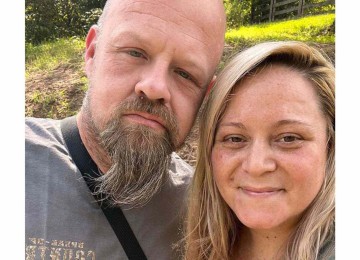 Sarah Grace Patrick se entregou à polícia no início de julho, acusada de matar a mãe,  Kristin Brock, e o padrasto, James Brock -  (crédito: Facebook)