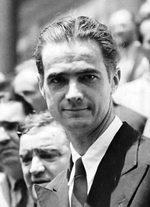 Em 5 de abril de 1976, Howard Robard Hughes Jr. morreu num acidente aéreo. Faz 48 
anos que o mundo perdeu essa figura que deixou marcas em diversos segmentos e cuja vida foi retratada na pele de Leonardo DiCaprio.  Veja sua trajetória.  -  (crédito: Wikimedia Commons Acme Newspictures)