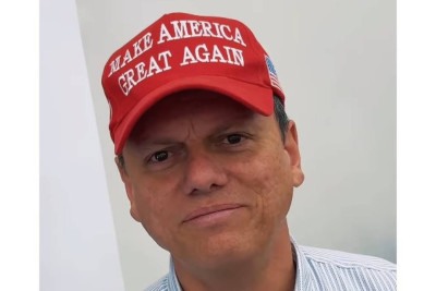 Tarcísio de Freitas com boné Maga ('Make América Great Again') em apoio a Donald Trump, em imagem de janeiro deste ano 
 -  (crédito: Reprodução/Instagram)