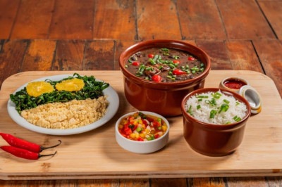 A feijoada do Bar 222 é servida em porções individuais, para duas ou três pessoas -  (crédito: Léo Pedone/ Divulgação)