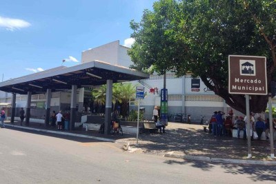 Policiais Militares passavam pelo local no momento que a briga começou -  (crédito: Mercado Municipal/Patos de Minas)
