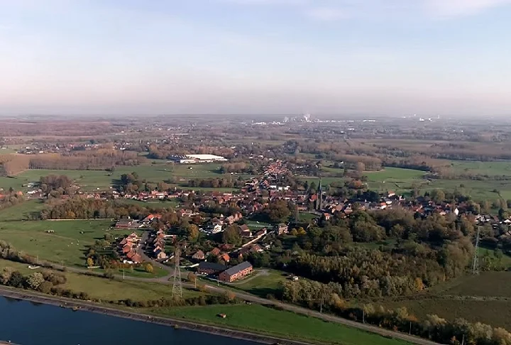 Um achado arqueológico na antiga cidade de Pommerœul, na Bélgica, desafia o entendimento das práticas funerárias do passado.e causou surpresa nos cientistas.  -  (crédito: reprodução/youtube)