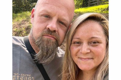 Sarah Grace Patrick se entregou à polícia no início de julho, acusada de matar a mãe,  Kristin Brock, e o padrasto, James Brock -  (crédito: Facebook)
