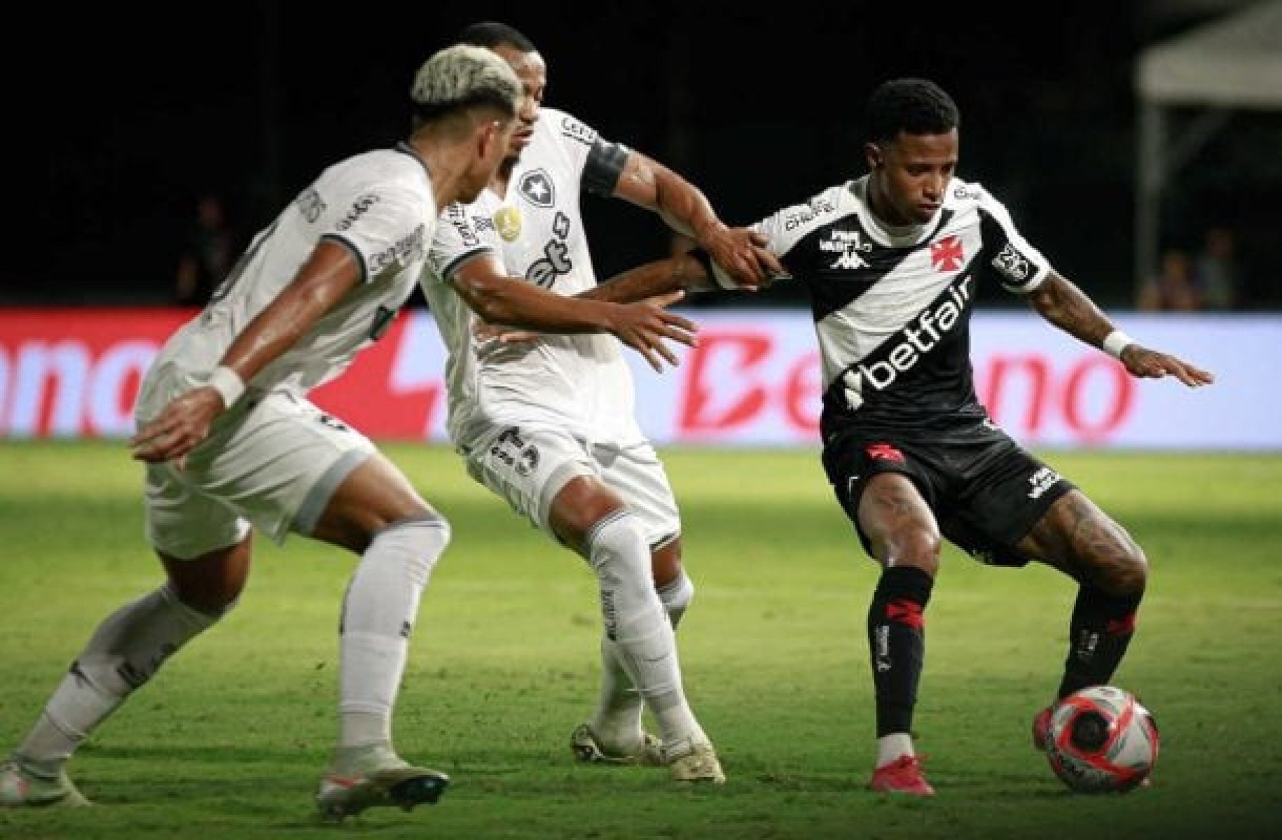 Retrospecto recente contra o Botafogo anima o Vasco para clássico deste sábado
