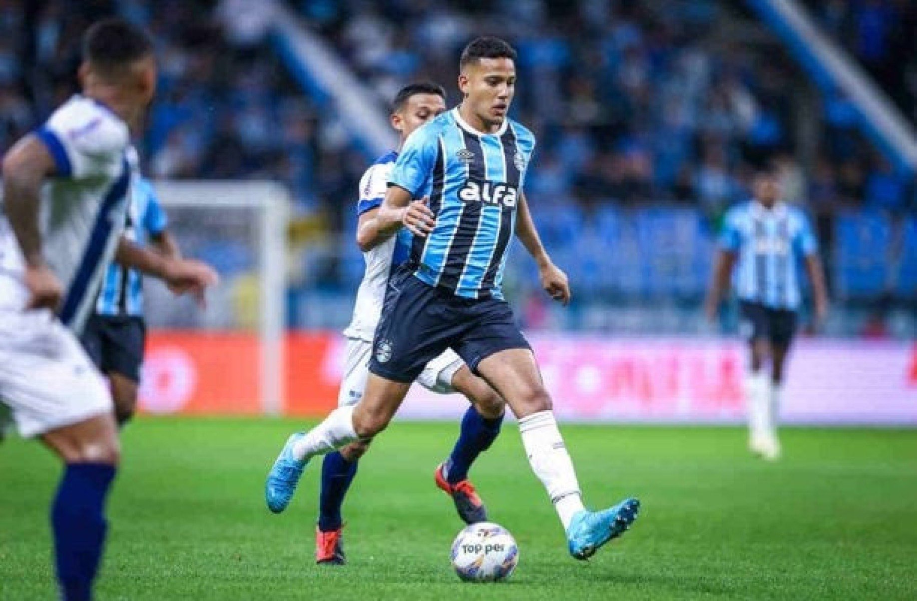 Clube da Arábia promete fazer oferta de R$ 30 milhões ao Grêmio por zagueiro