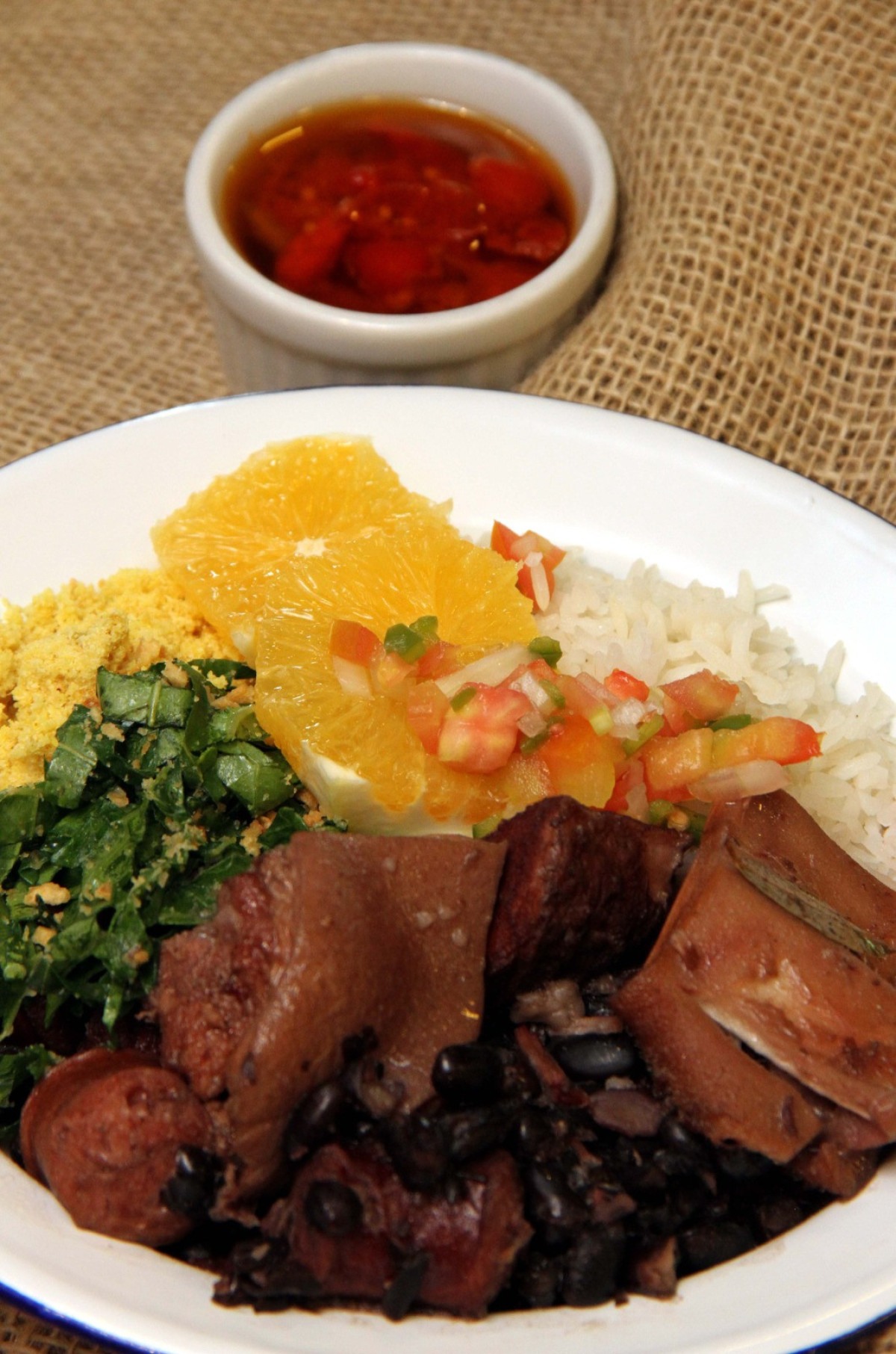 Feijoada do Bar Mercado Central é preparada a cada manhã