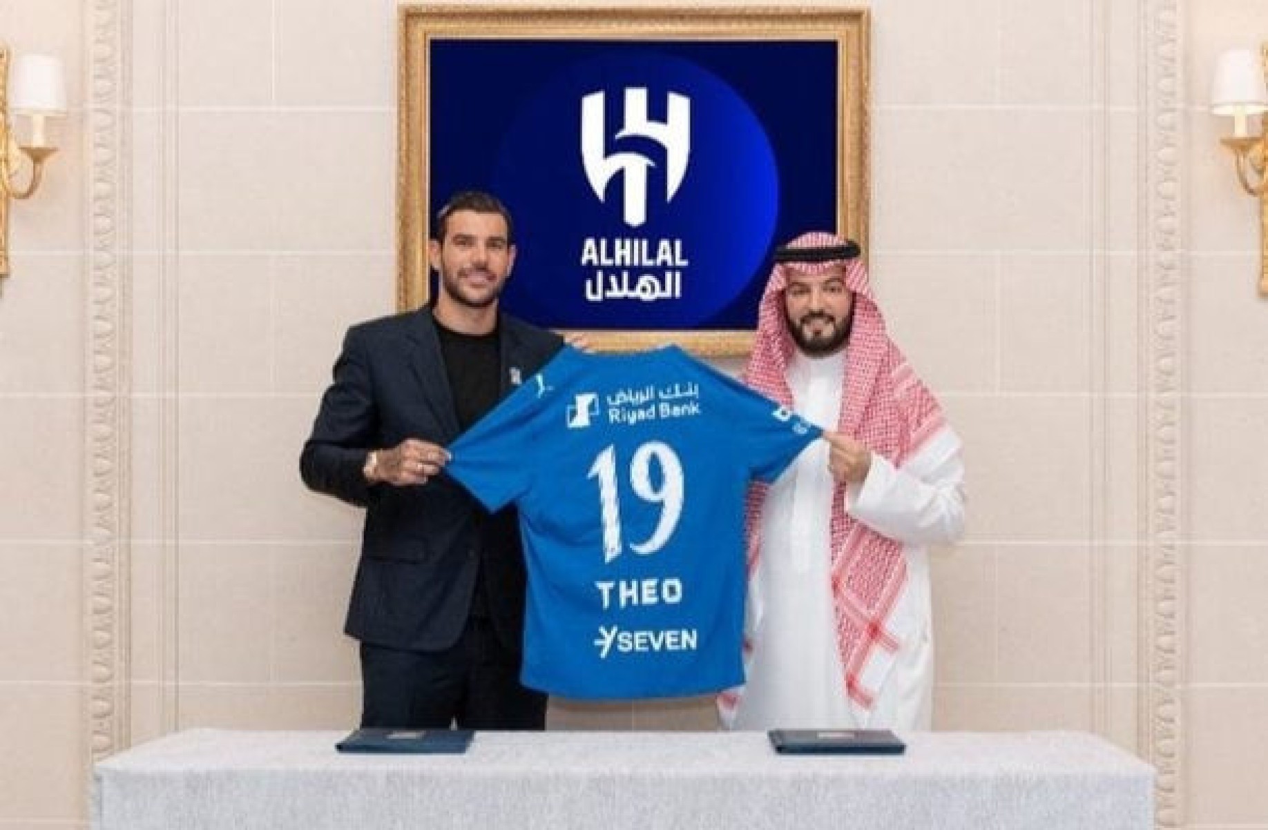 Al-Hilal anuncia contratação de Theo Hernández