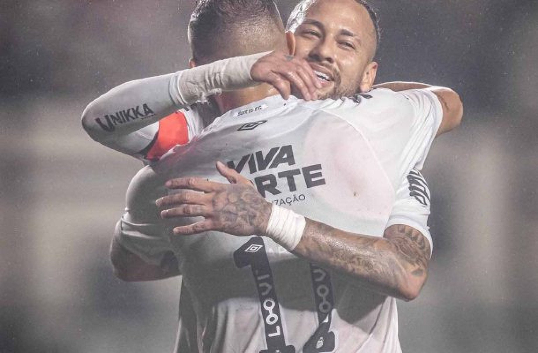 Neymar marcar, Santos vence Desportiva em partida marcada por invasões de campo