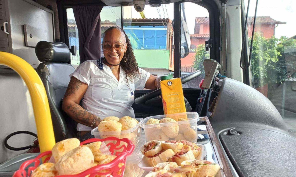 Café da manhã alegra o dia dos passageiros da linha 2151 a caminho do trabalho-Izabella Caixeta/EM/D.A Press