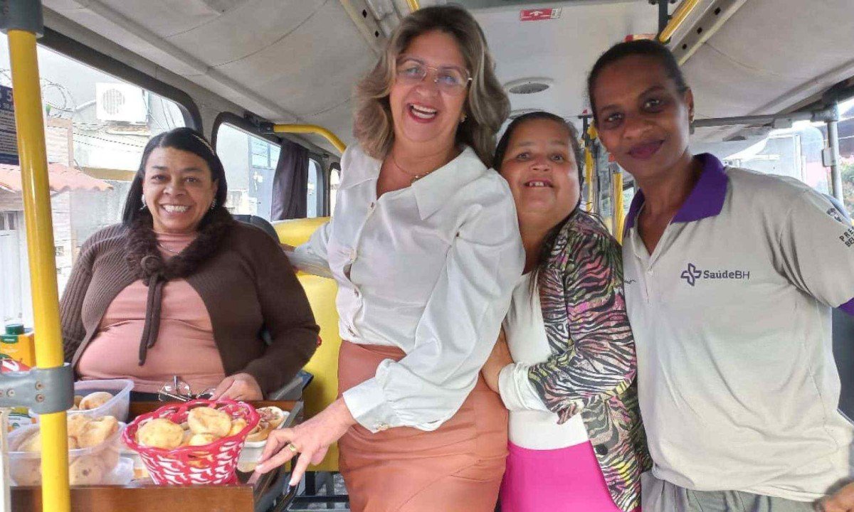 Café da manhã alegra o dia dos passageiros da linha 2151 a caminho do trabalho-Izabella Caixeta/EM/D.A Press