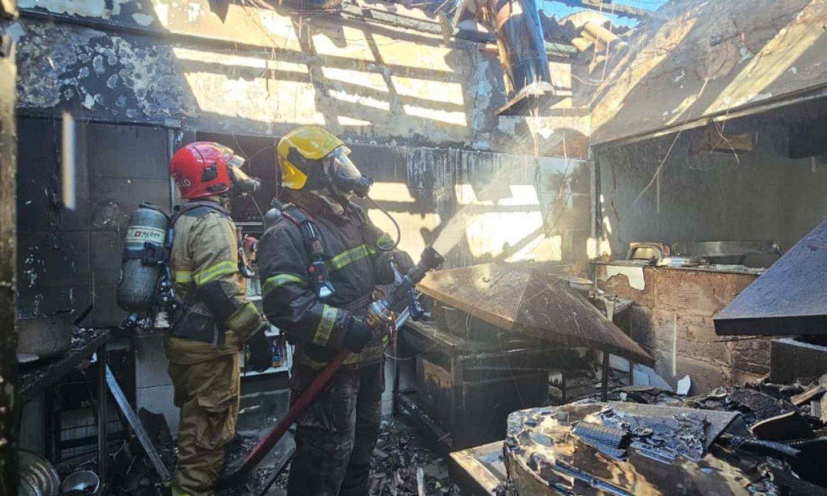 Troca de gás termina em explosão em restaurante em Minas -  (crédito: CBMMG)