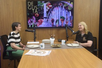 EM estreia podcast de gastronomia com entrevistas, dicas e comida à mesa