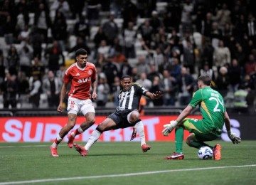 No último jogo antes da parada para o Mundial de Clubes e as férias, o Atlético derrotou o Internacional por 2 a 0, em BH -  (crédito: Alexandre Guzanshe/EM/D.A. Press)