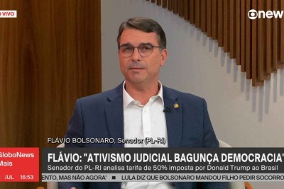 Senador Flávio Bolsonaro afirma que Brasil não tem condições de negociar com os Estados Unidos e deve acatar as exigências de Trump -  (crédito: Reprodução/TV Globo)