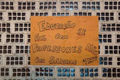 Estudantes de colégio estadual em Belo Horizonte se posicionam contra a aplicação do modelo cívico-militar -  (crédito: Reprodução/Redes Sociais)