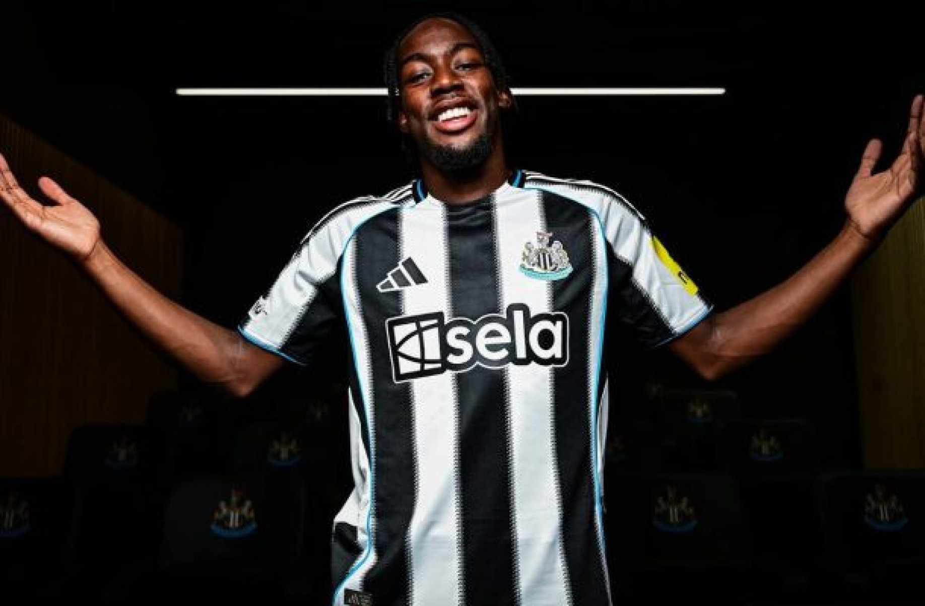 Newcastle anuncia Elanga como segunda maior contratação da história do clube