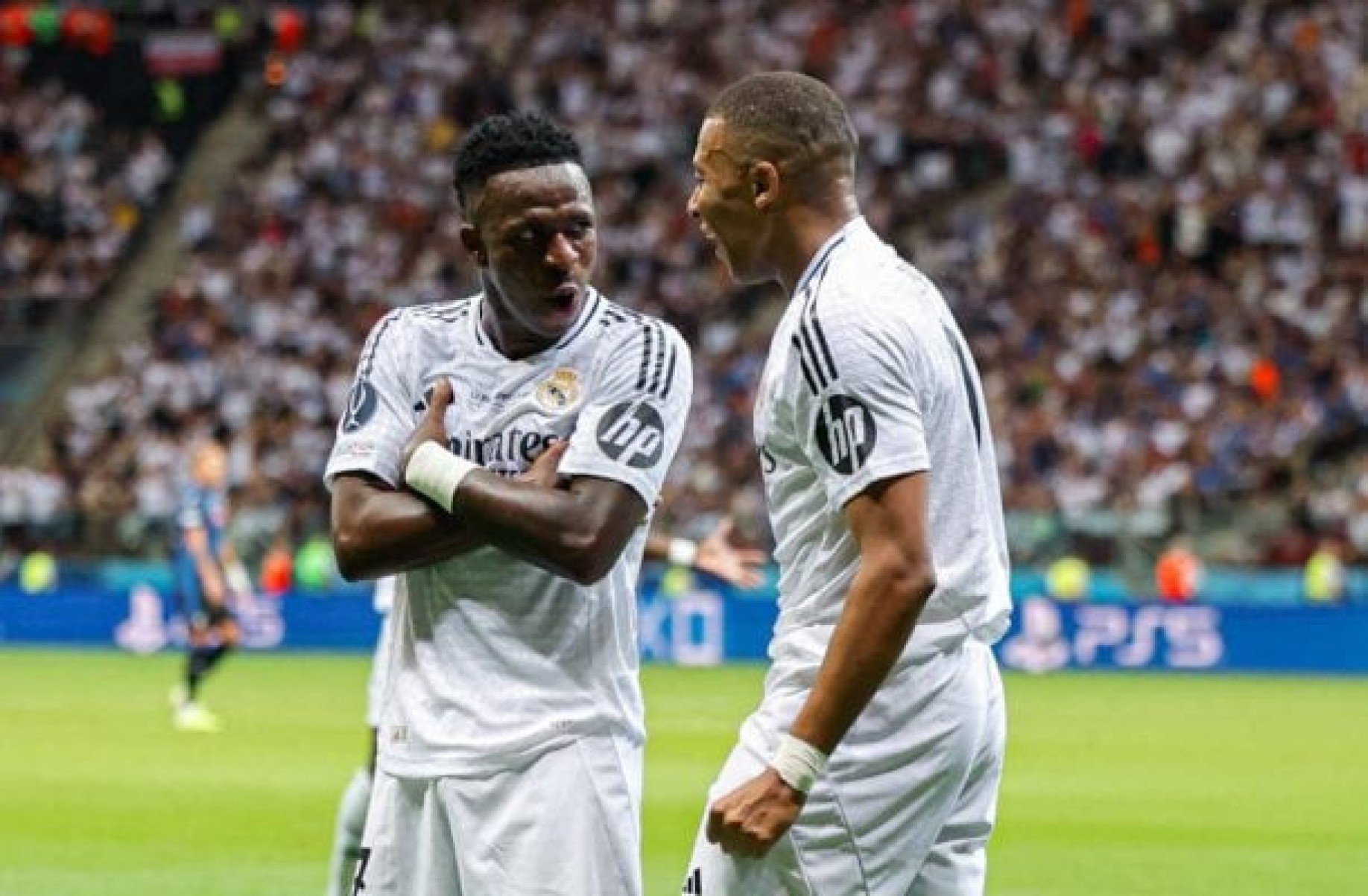 Crise repercute, e jornalista questiona peso diferente em críticas a Vini Jr e Mbappé