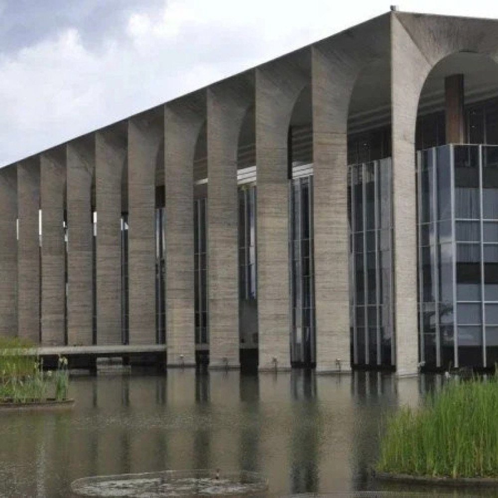 Errar é Humano Insistir No Erro