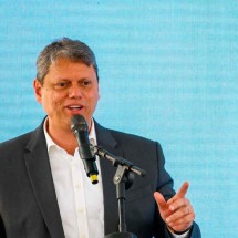 Doadora de campanha de Tarcísio é investigada por lavar dinheiro do PCC - MIGUEL SCHINCARIOL/AFP