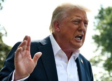 Donald Trump segue impondo taxas para países no mundo inteiro -  (crédito: ANDREW CABALLERO-REYNOLDS/AFP)