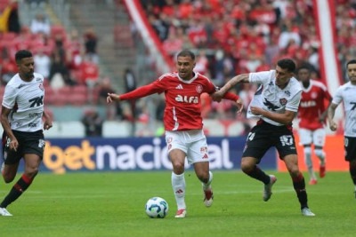 Com gol de Bruno Tabata, nos acréscimos, o Internacional bateu o Vitória por 1 a 0 e deixou a zona de rebaixamento do Brasileirão. Veja as notas dos jogadores colorados. Foto: Ricardo Duarte/Internacional -  (crédito: Ricardo Duarte/Internacional)