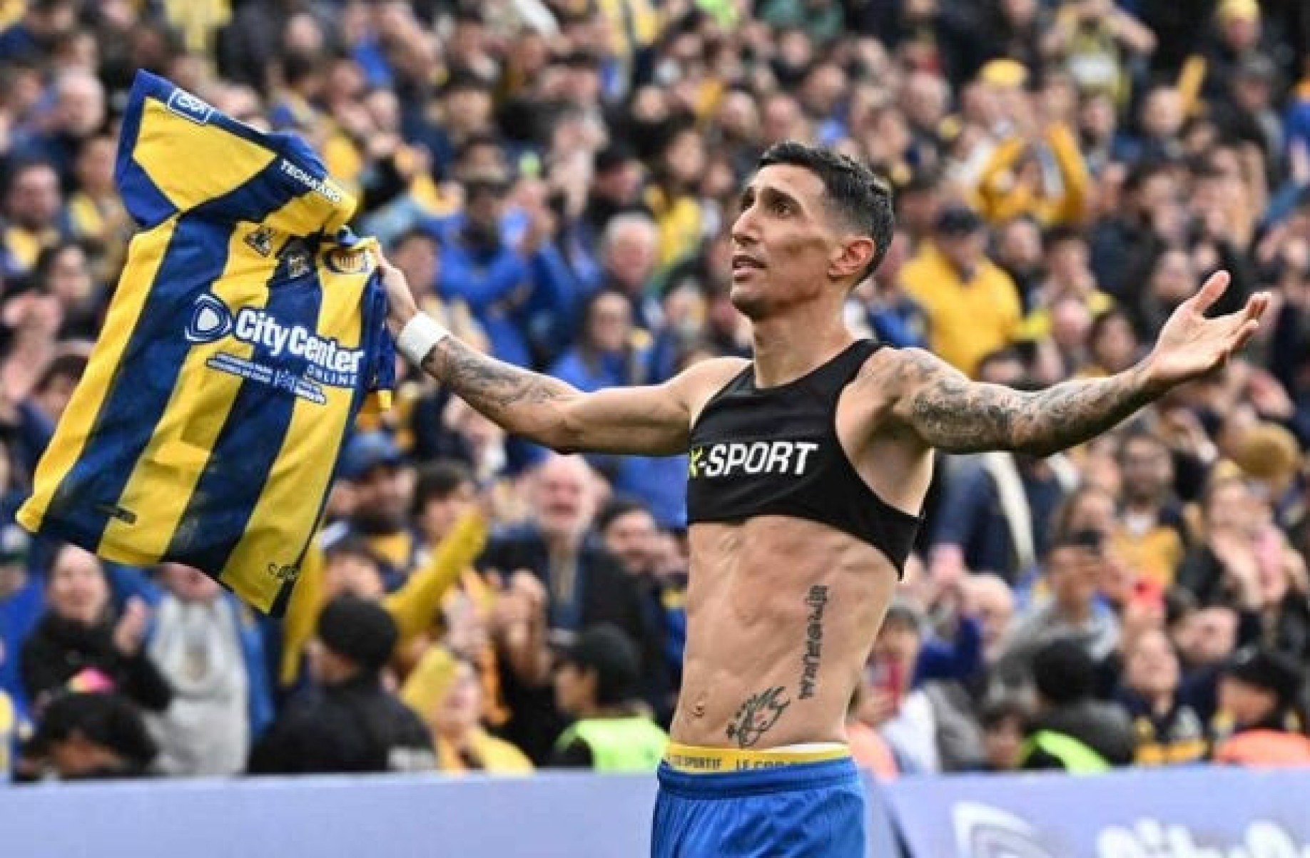 Teve de tudo: Di María volta à Argentina após 18 anos, faz gol e sofre lesão