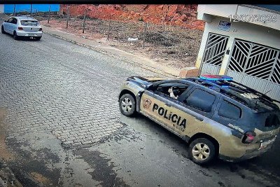 Momento da perseguição ao carro onde estava a 'Vovó do Tráfico' -  (crédito: PMMG)