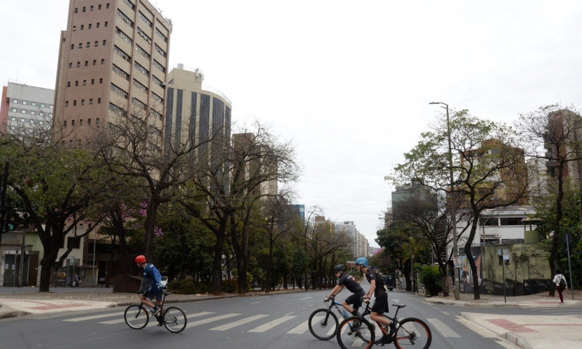 Defesa Civil alerta para baixa umidade do ar até quarta-feira (16/7) -  (crédito: Túlio Santos/EM/D.A Press)