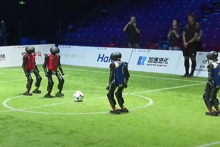 Performance robótica: China faz primeiro campeonato de futebol de humanoides - Reprodução/China Central Television