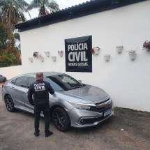 Um carro, modelo Honda Civic, está entre as apreensões feitas pela Polícia Civil -  (crédito: PCMG)