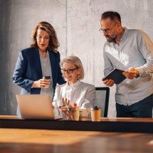 Empresas descobrem estratégia na retenção de Baby Boomers  - DINO