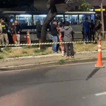 Polícia Militar atua no local. Samu também foi acionado -  (crédito: Imagem cedida ao EM)