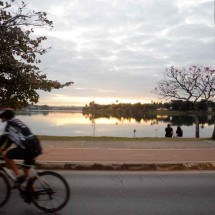 Vista da Lagoa da Pampulha: moradores do entorno afirmam que sensação de insegurança tem dificultado os passeios noturnos na região

 -  (crédito: Túlio Santos/EM/D.A Press)