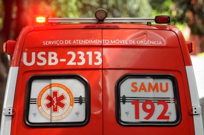 Vítima foi socorrida pelo Samu e levada ao pronto-socorro, mas morreu durante atendimento médico -  (crédito: Alexandre Guzanshe/EM/D.A. Press)