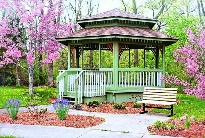 Gazebos: espaços de descanso e relaxamento se integram à paisagem - Imagem de Jill Wellington por Pixabay