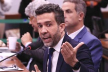 Ofensas a Nikolas Ferreira tiram tr&#234;s meses do mandato de Andr&#233; Janones