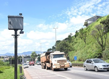 Novos radares na BR-040, entre BH e Juiz de Fora, na Zona da Mata mineira, começam a multar na sexta-feira (18/7) -  (crédito: Leandro Couri/EM/DA.Press)