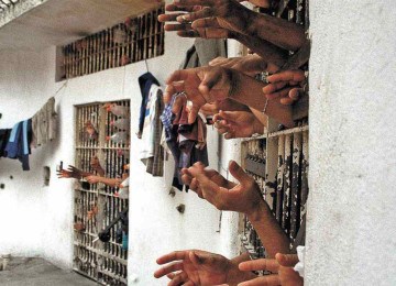 Cadeias superlotadas, com presos amontoados e em condições desumanas são comuns e antigas no sistema prisional de Minas Gerais e do país


 -  (crédito: Sidney Lopes/EM/D.A Press)