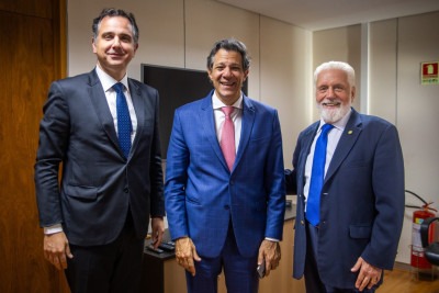 Pacheco, Haddad e Jaques Wagner se reuniram para tratar sobre empréstimo dos Brics ao BDMG -  (crédito: Diogo Zacarias/ Ministério da Fazenda)
