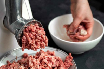 Jovem caiu em moedor de carne -  (crédito: FreePik)