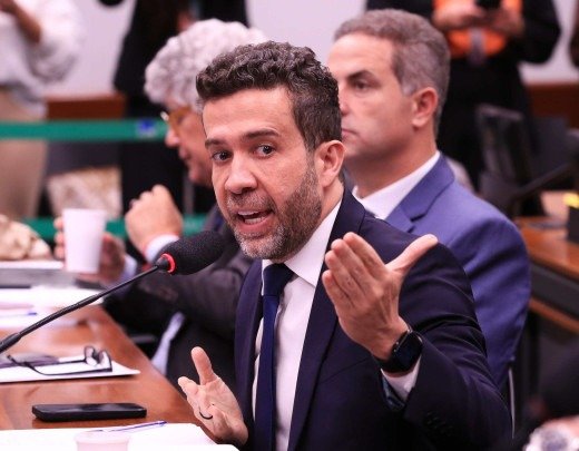 Janones afirmou que a suposta articulação teria como objetivo neutralizar a capacidade de mobilização do grupo pró-Lula - (crédito: Lula Marques/Agência Brasil) Janones afirmou que a suposta articulação teria como objetivo neutralizar a capacidade de mobilização do grupo pró-Lula - (crédito: Lula Marques/Agência Brasil)