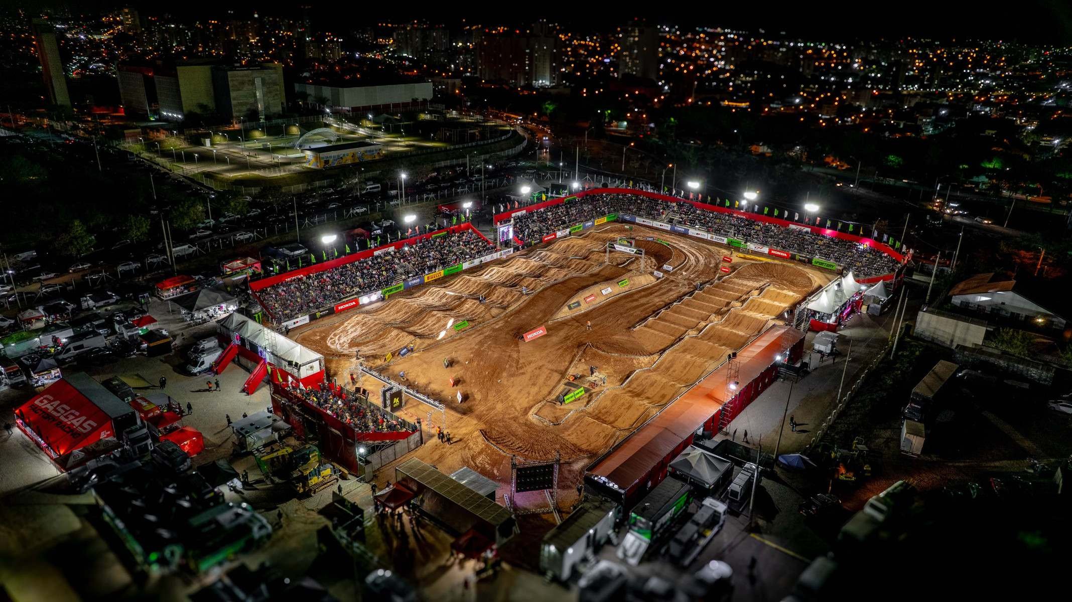 Enzo Lopes vence etapa e acirra disputa do Arena Cross - DINO