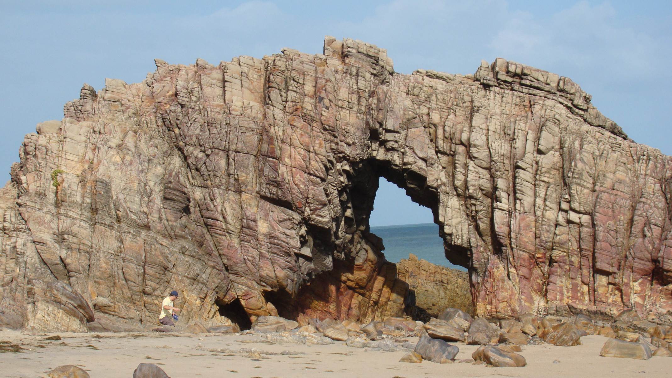 Rota das Emocoes -Pedra Furada no Parque Nacional de Jericoacoara, no Ceara.
      -Alfredo Duraes/EM/D.A.Press 