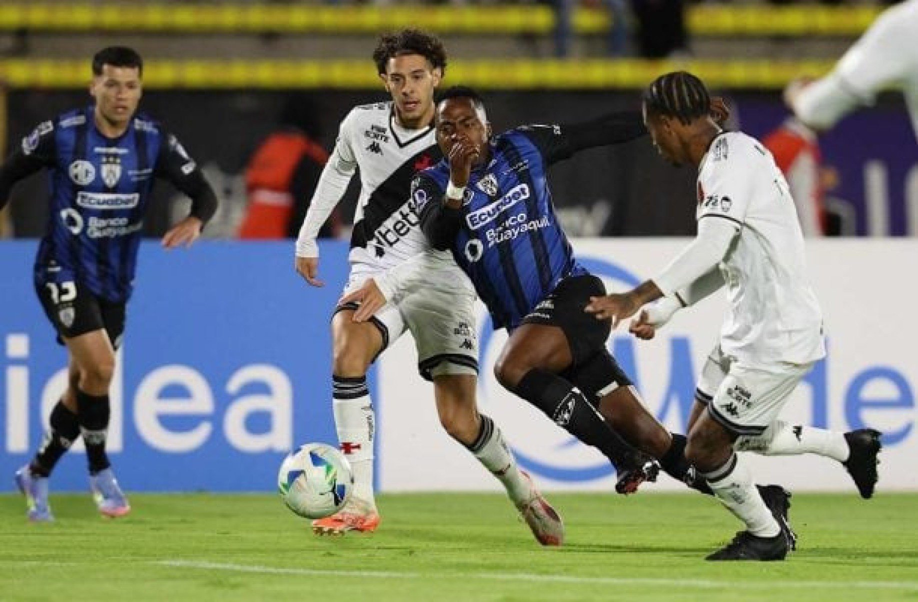 Vasco é goleado pelo Del Valle e se complica na Sul-Americana